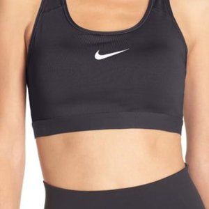 Black nike racerback sports bra great condition